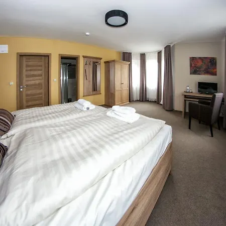 V Zalesi Πανσιόν