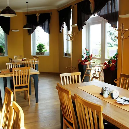 V Zalesi Πανσιόν 3*