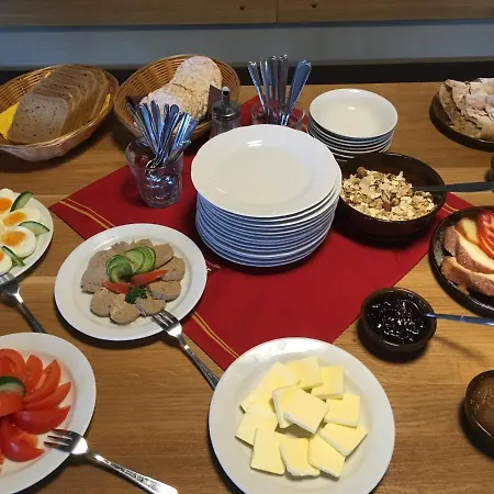 Πανσιόν V Zalesi 3*