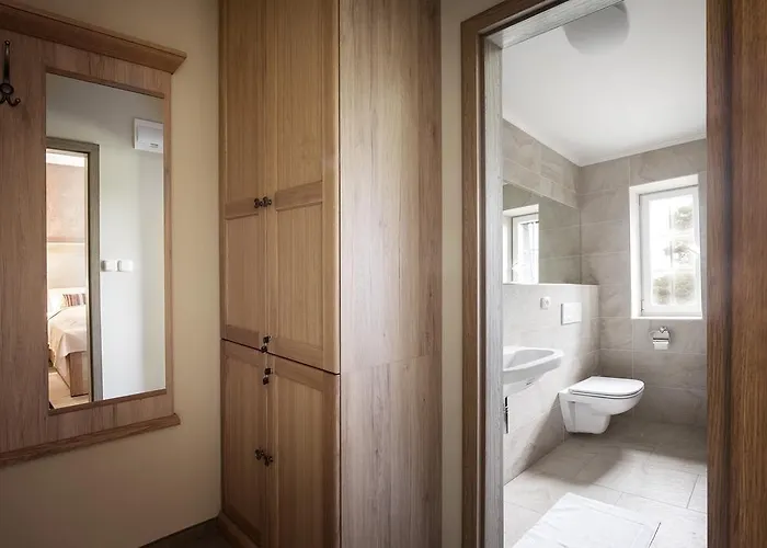 V Zalesi Konukevi 3*